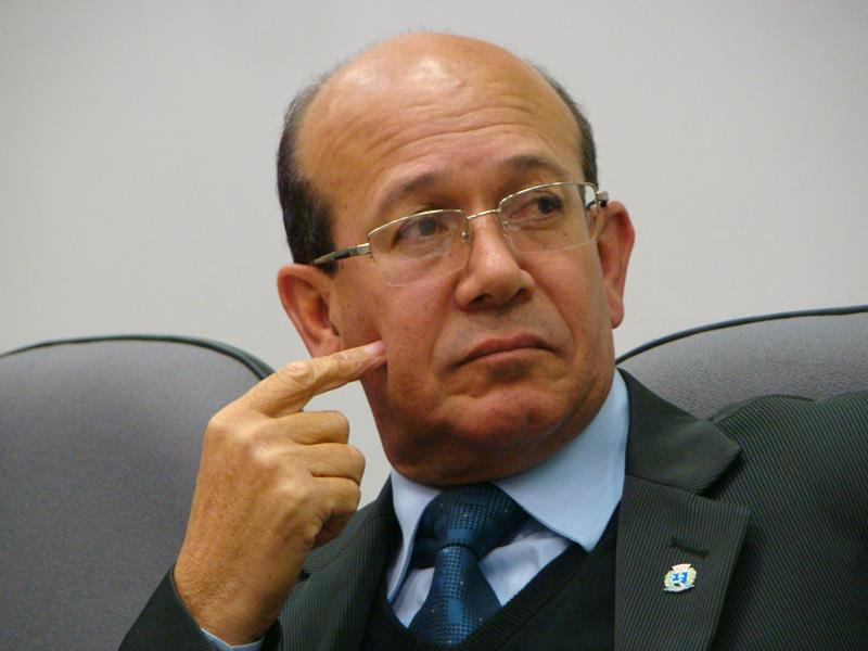 João Elias pede operação Tapa Buracos na Rua Rodrigo do Lago